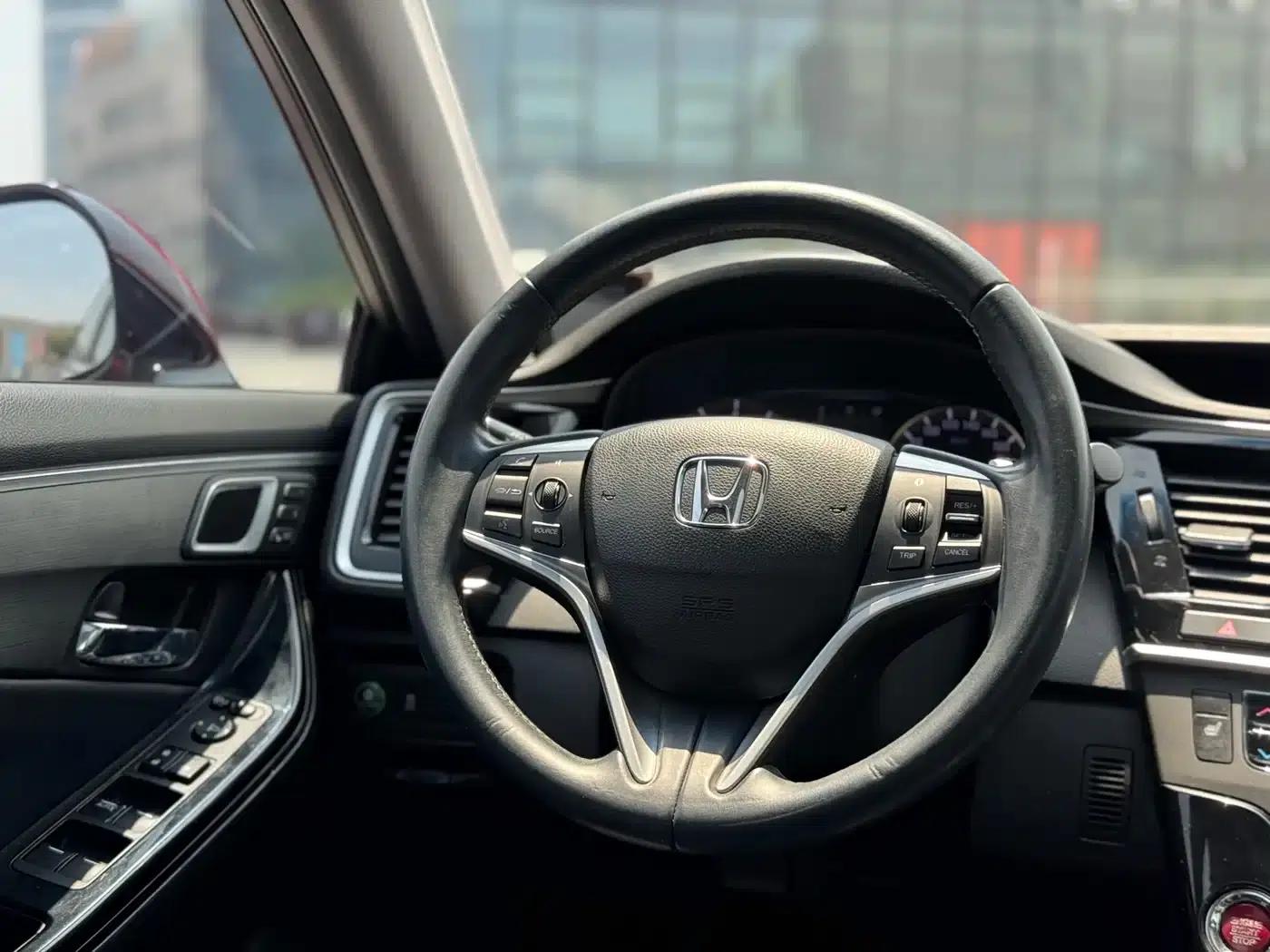 Spirior 2015 2.0L Classic Edition — миниатюра 14