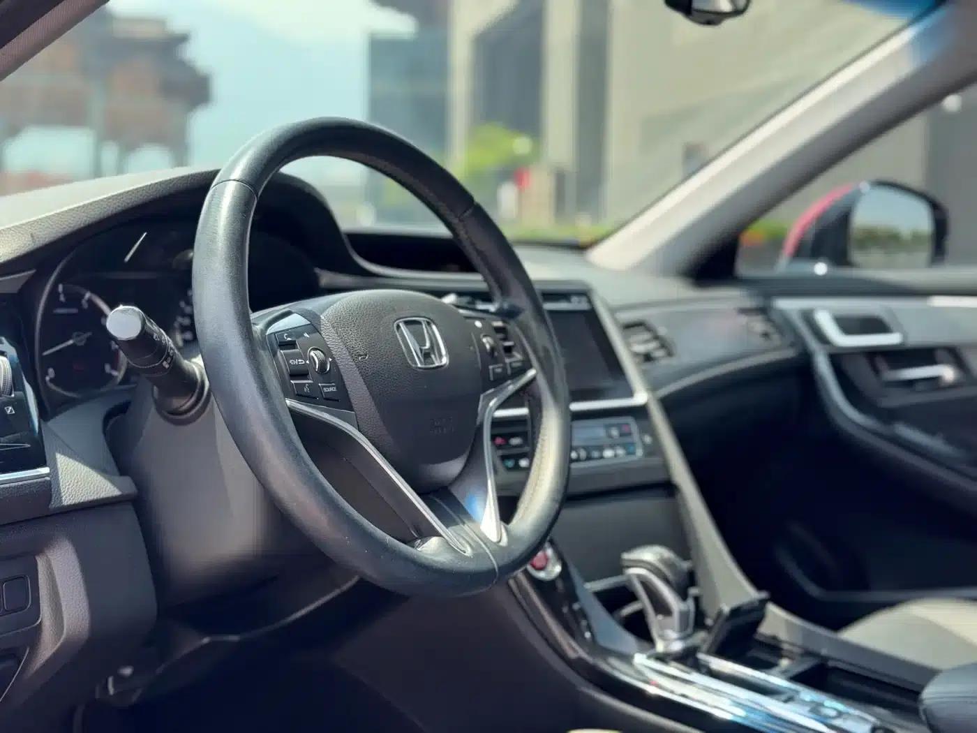 Spirior 2015 2.0L Classic Edition — миниатюра 10