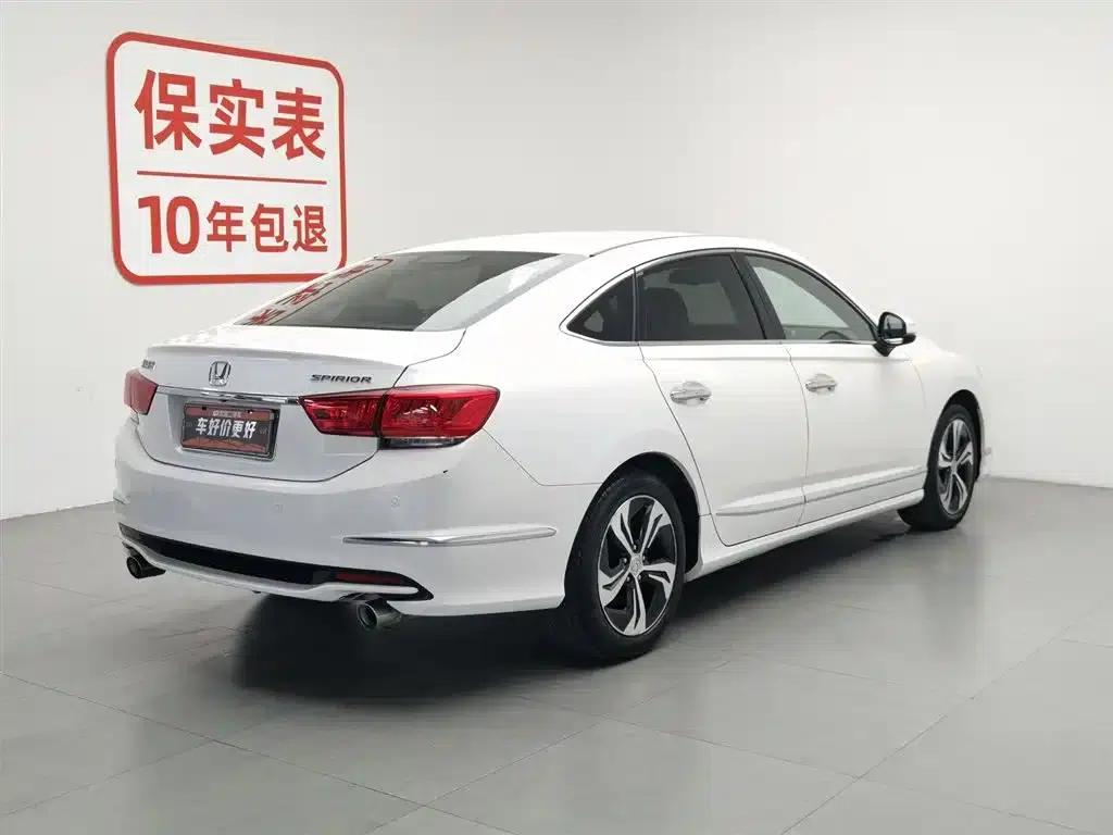 Spirior 2015 2.4L Luxury Edition — миниатюра 2