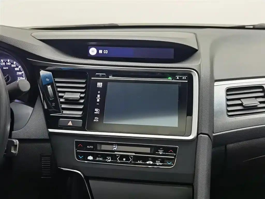Spirior 2015 2.4L Luxury Edition — миниатюра 12