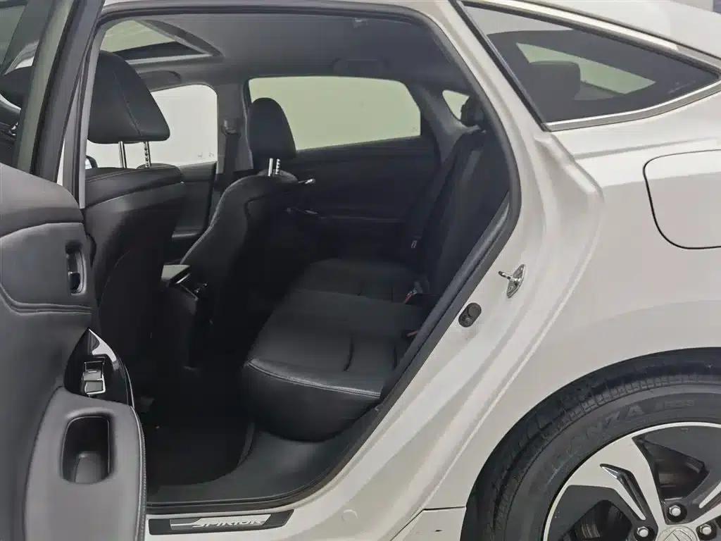 Spirior 2015 2.4L Luxury Edition — миниатюра 15