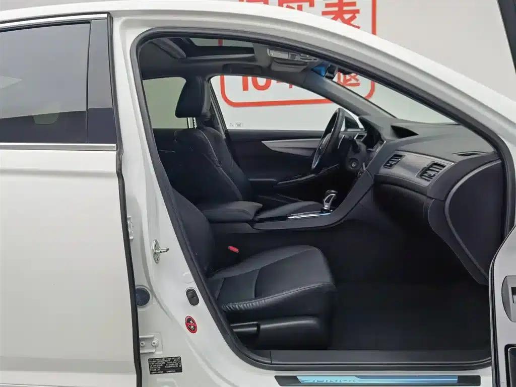 Spirior 2015 2.4L Luxury Edition — миниатюра 23
