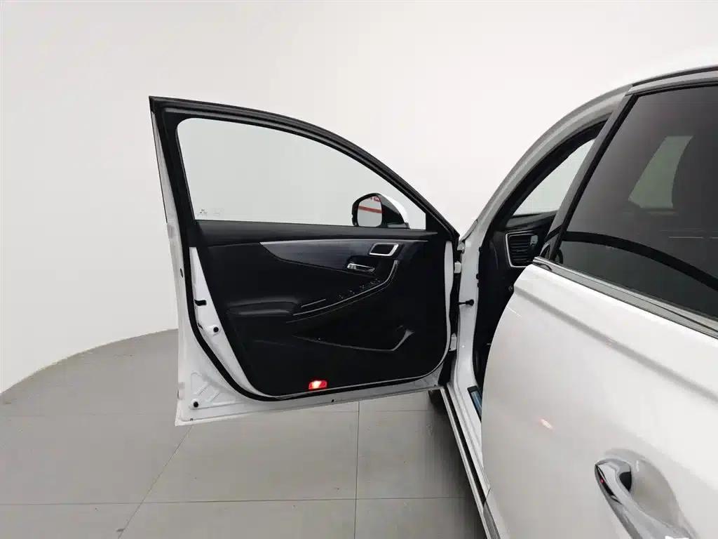 Spirior 2015 2.4L Luxury Edition — миниатюра 8