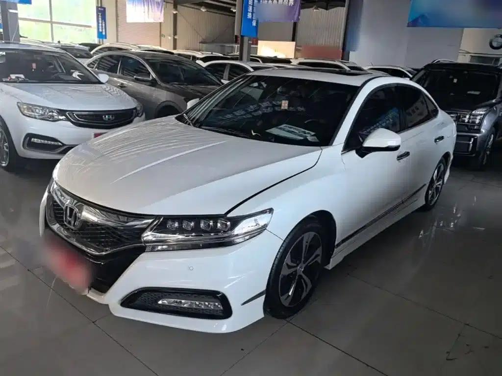 Spirior 2017 2.4L Luxury Edition — миниатюра 1