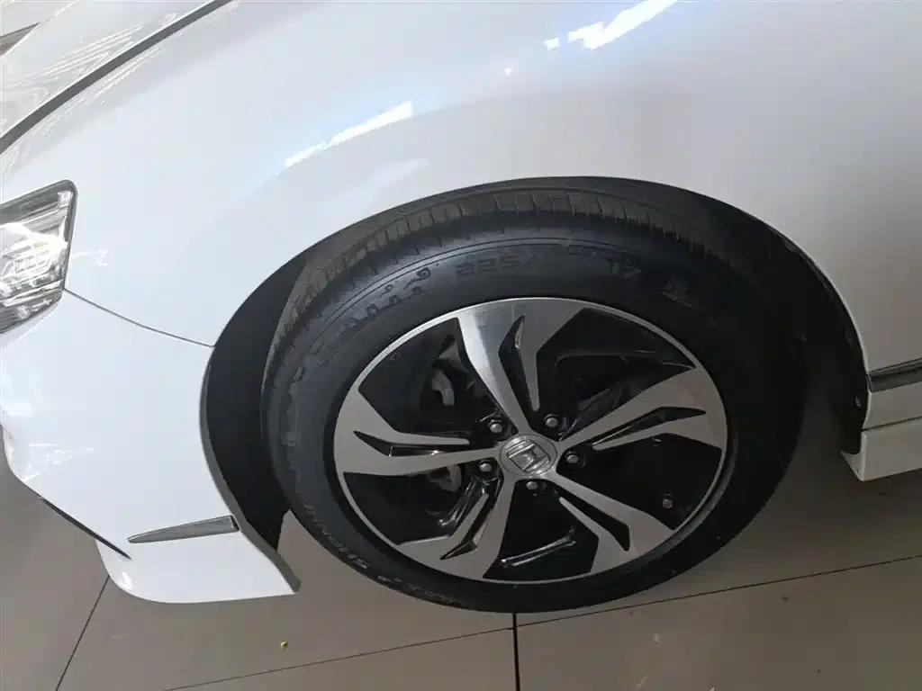 Spirior 2017 2.4L Luxury Edition — миниатюра 23