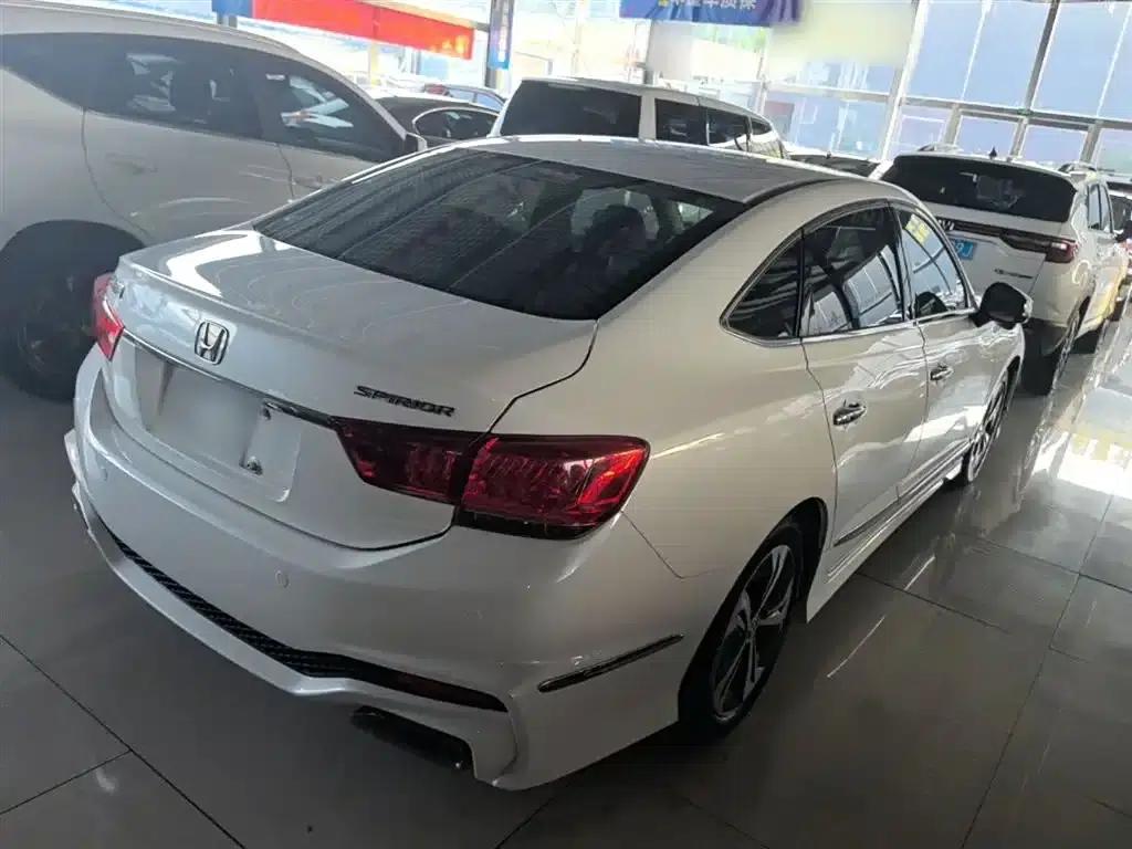 Spirior 2017 2.4L Luxury Edition — миниатюра 7