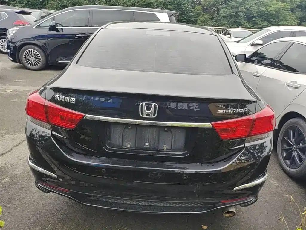 Spirior 2015 2.0L Premium Edition — миниатюра 6