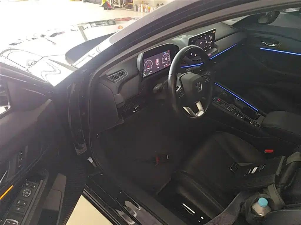 Accord PHEV 2023 2.0L e:PHEV Premium Edition — миниатюра 16