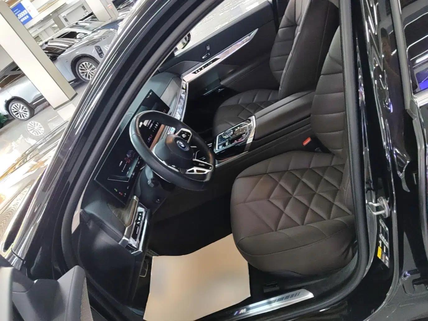 BMW i7 2023 eDrive50L Leading M Sport Package — миниатюра 18