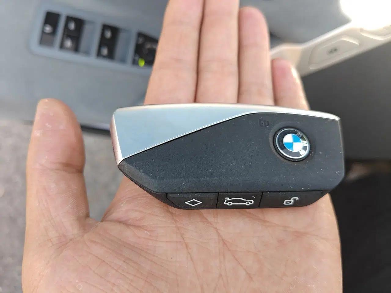 BMW iX 2023 Updated xDrive40 — миниатюра 9