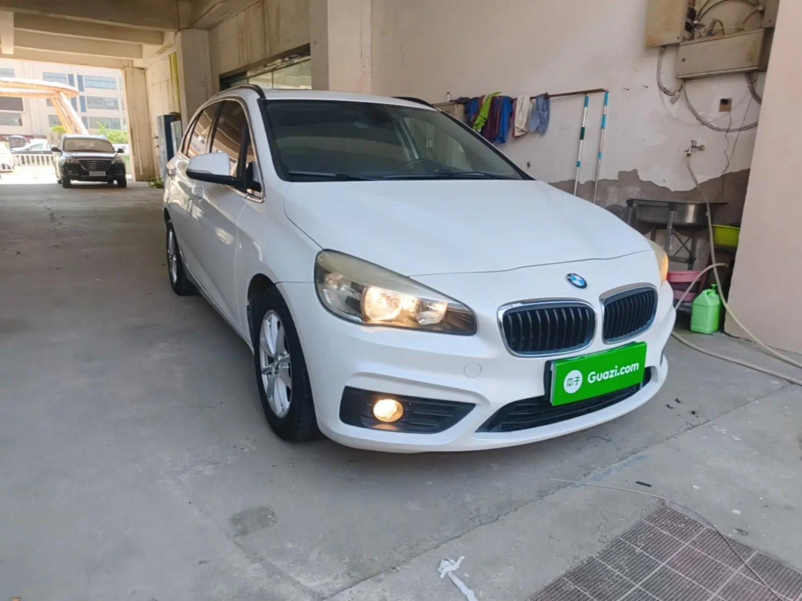 BMW 2 Series Active Tourer 2016 218i Fashion Model — миниатюра 3