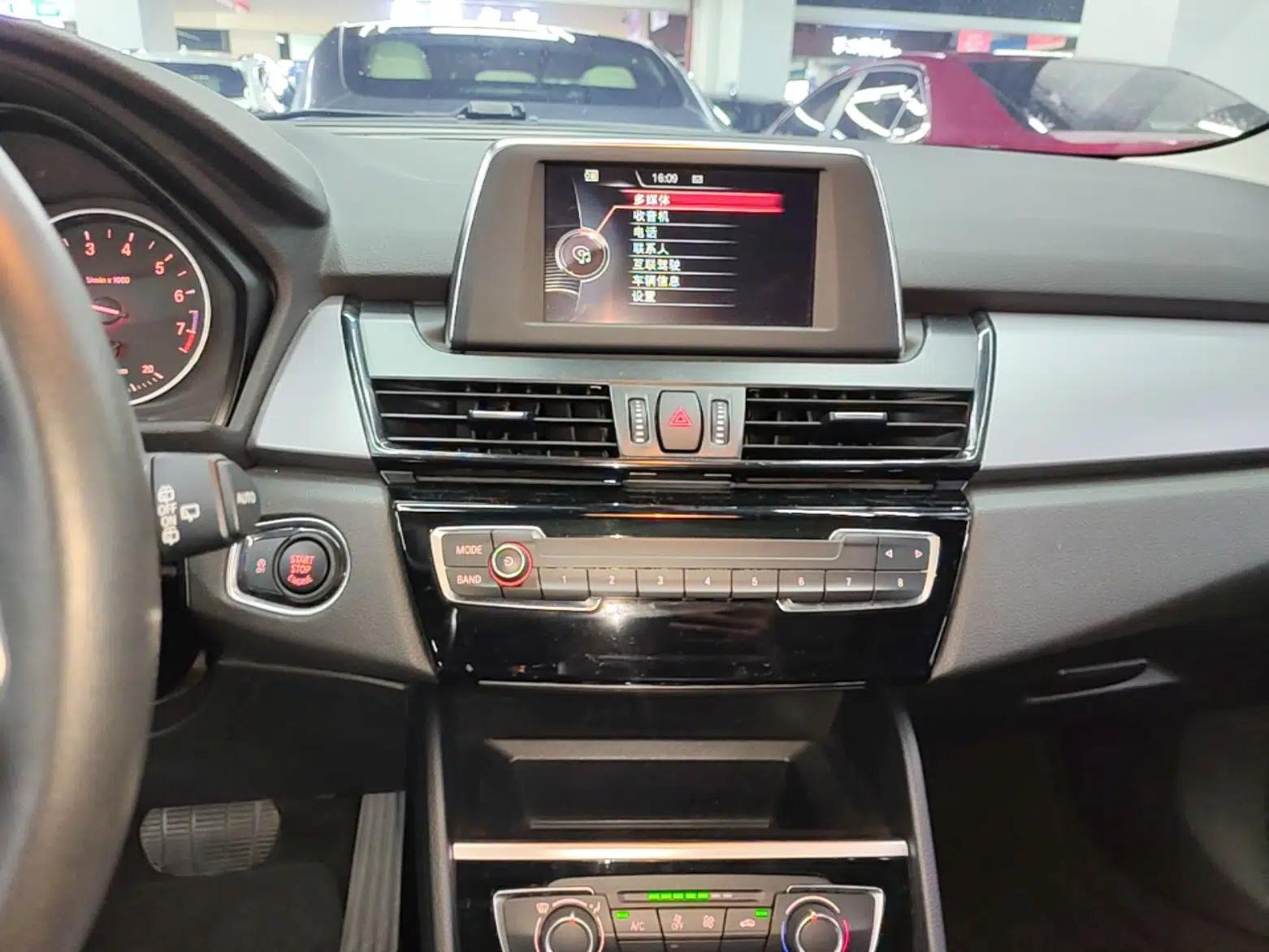BMW 2 Series Active Tourer 2016 218i Fashion Model — миниатюра 16