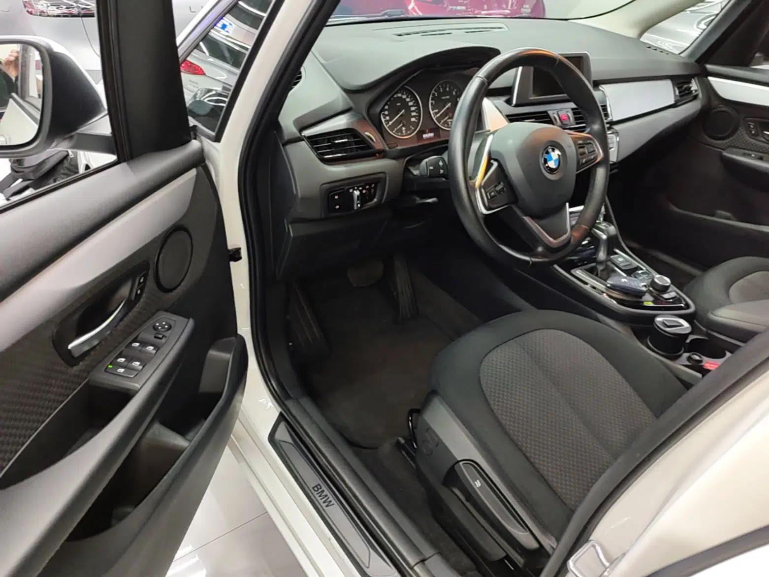 BMW 2 Series Active Tourer 2016 218i Fashion Model — миниатюра 19