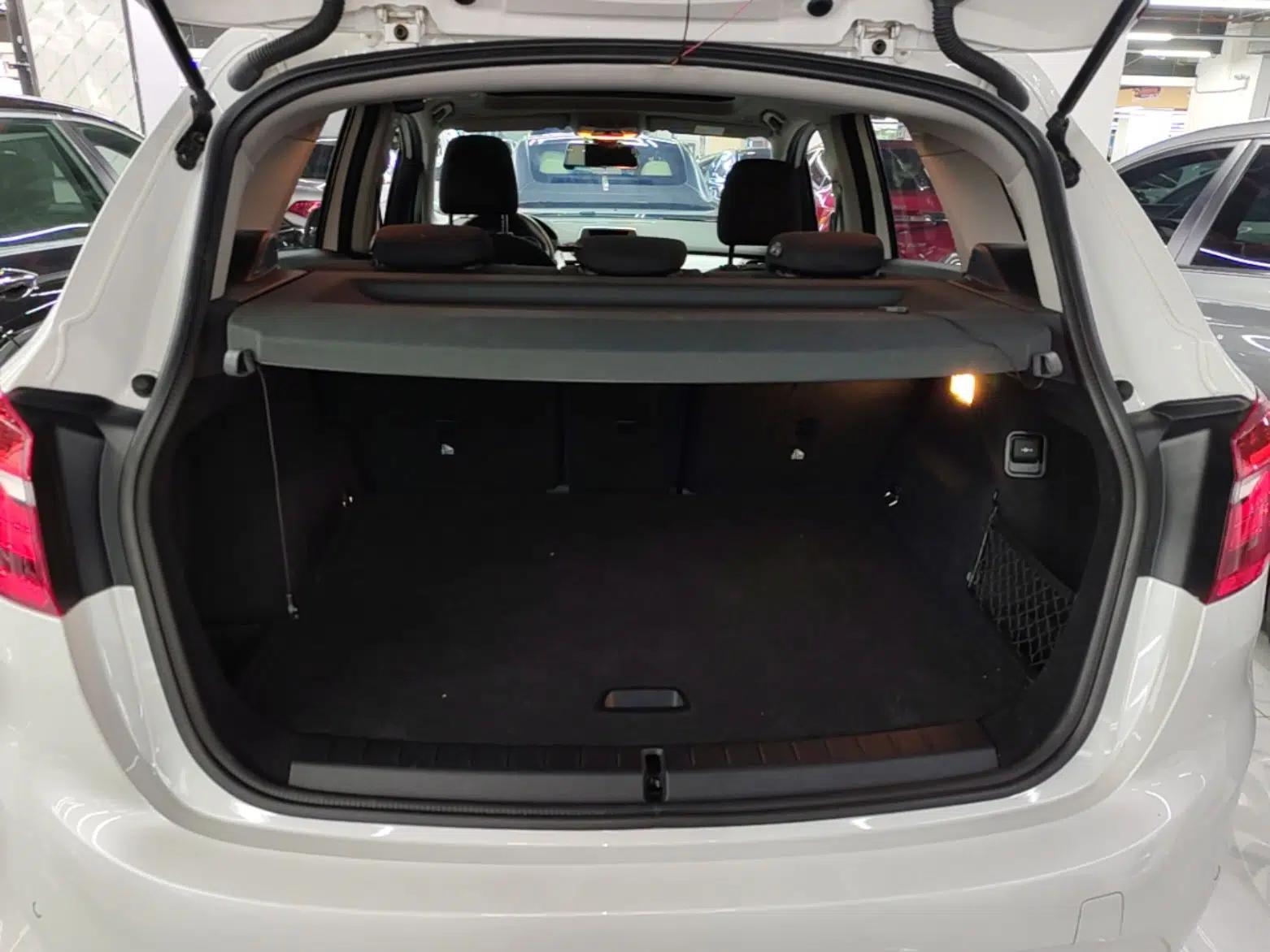 BMW 2 Series Active Tourer 2016 218i Fashion Model — миниатюра 22