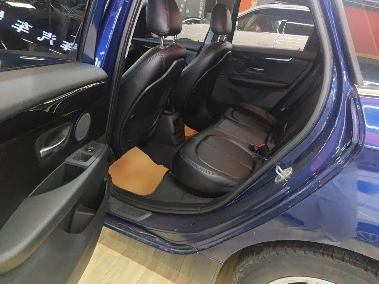 BMW 2 Series Active Tourer 2018 218i Fashion Model — миниатюра 18