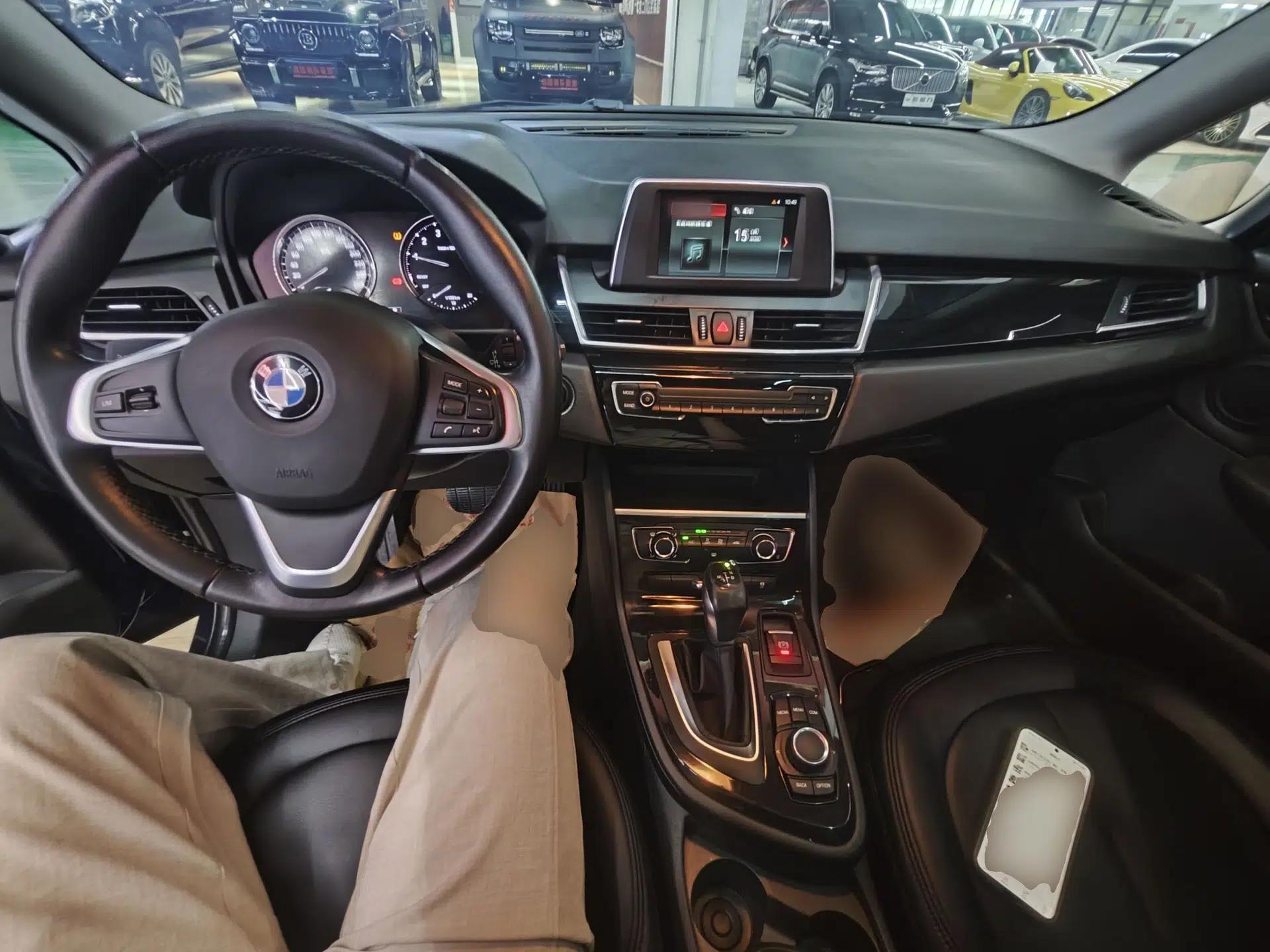 BMW 2 Series Active Tourer 2018 218i Fashion Model — миниатюра 10