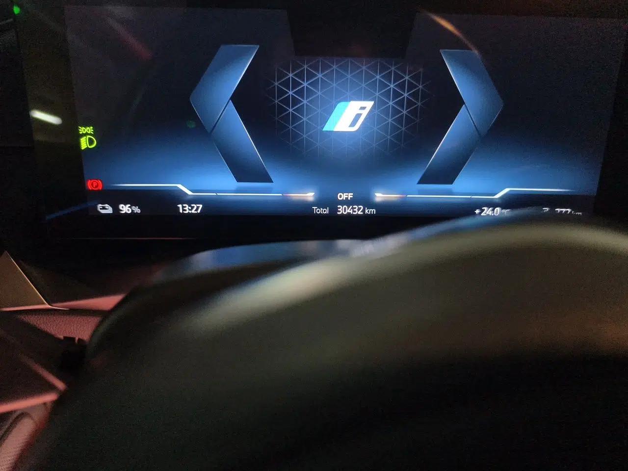 BMW i4 2022 eDrive40 — миниатюра 13