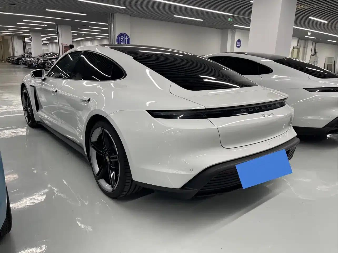 2020 Taycan — миниатюра 18