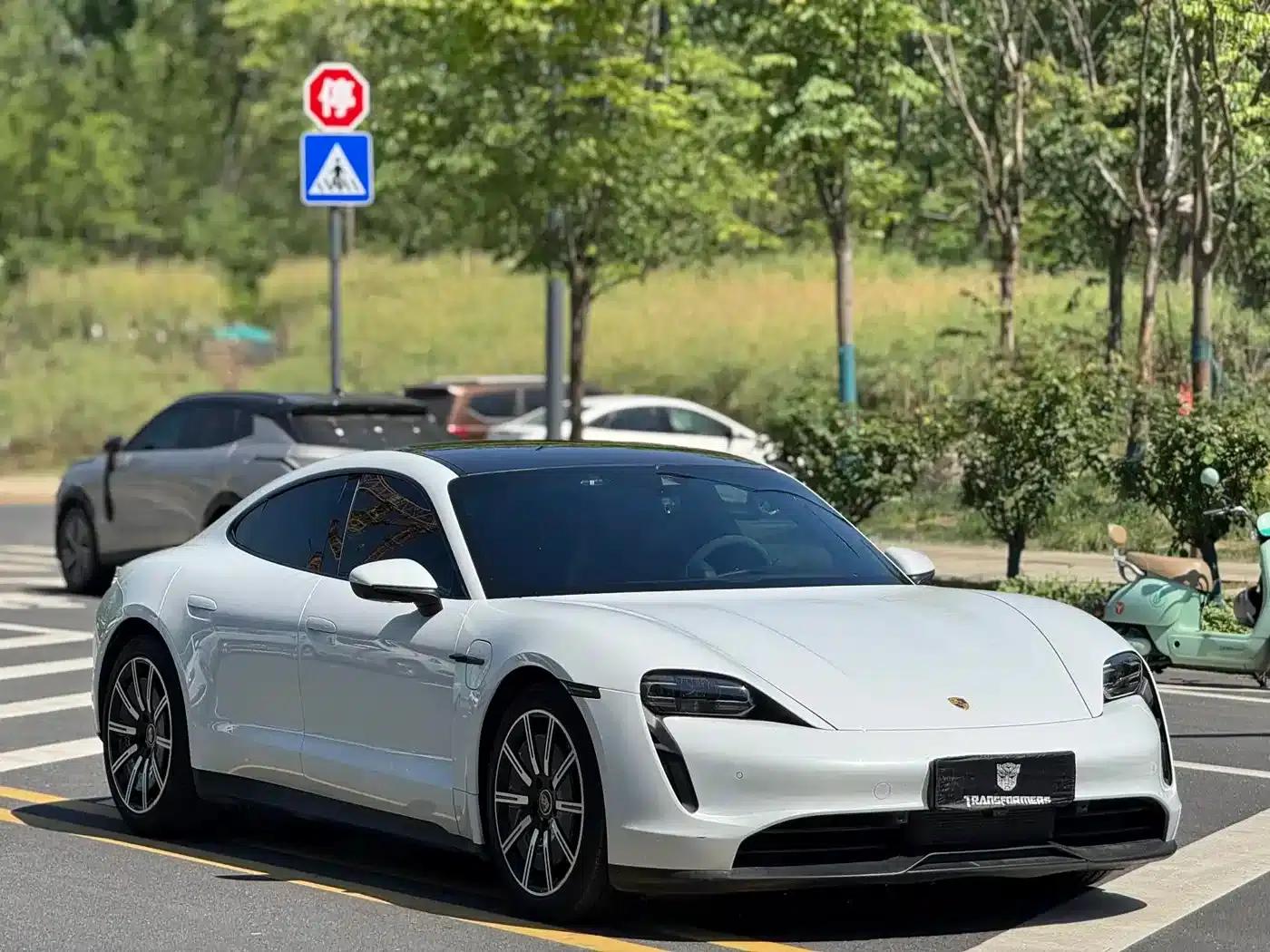 2020 Taycan — миниатюра 3
