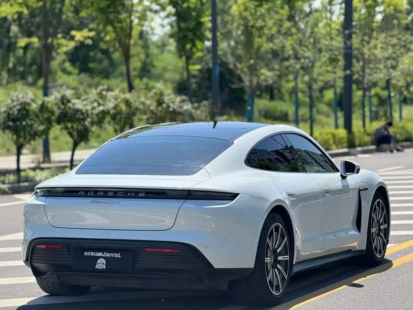 2020 Taycan — миниатюра 8