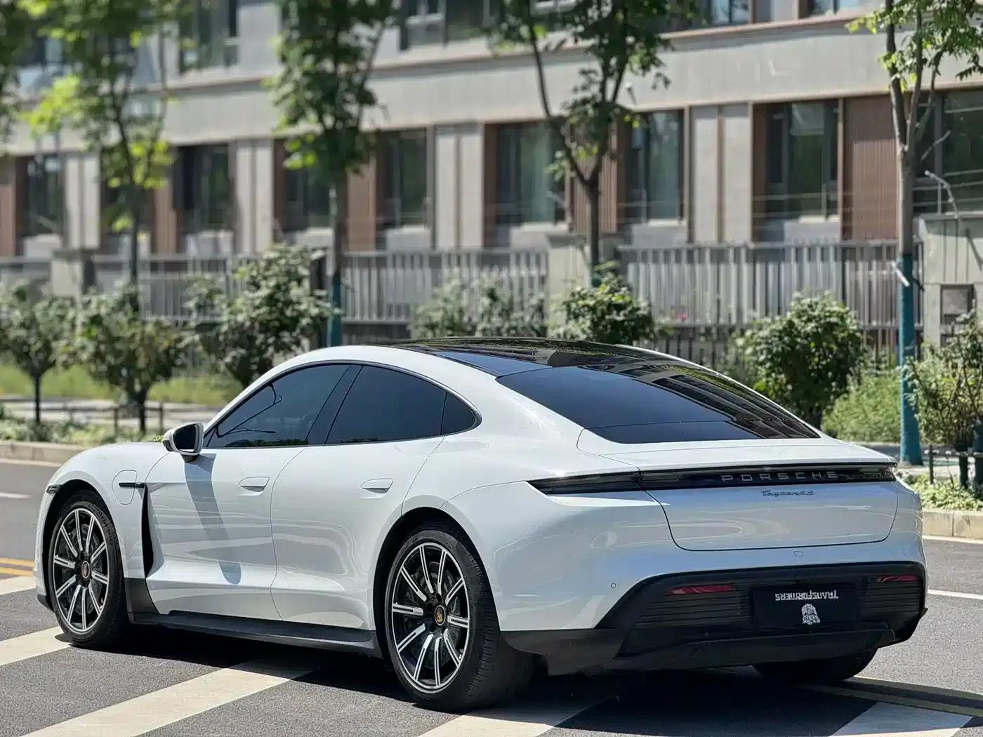 2020 Taycan — миниатюра 10