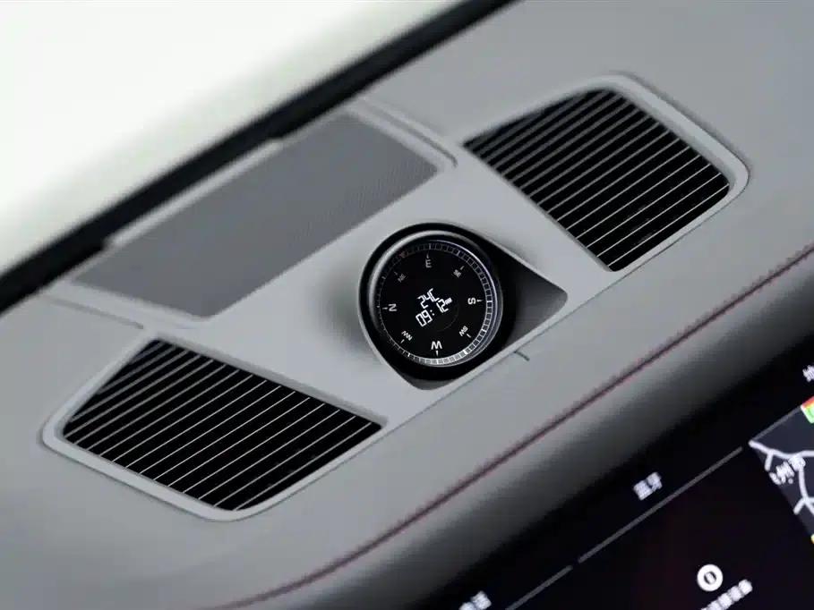 2022 Cayenne E-Hybrid 2.0T Platinum Edition — миниатюра 22
