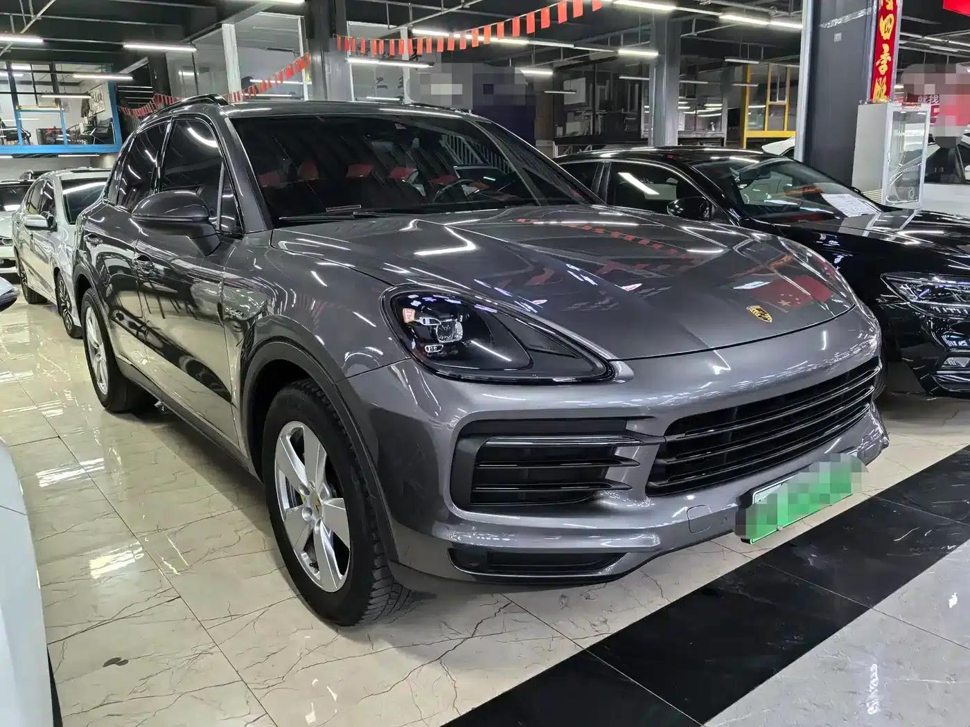 2019 Cayenne E-Hybrid 2.0T — миниатюра 3