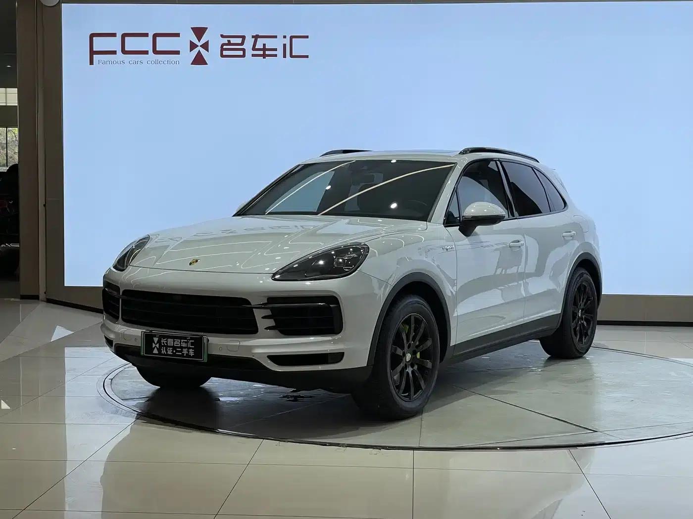 2019 Cayenne E-Hybrid 2.0T — миниатюра 1