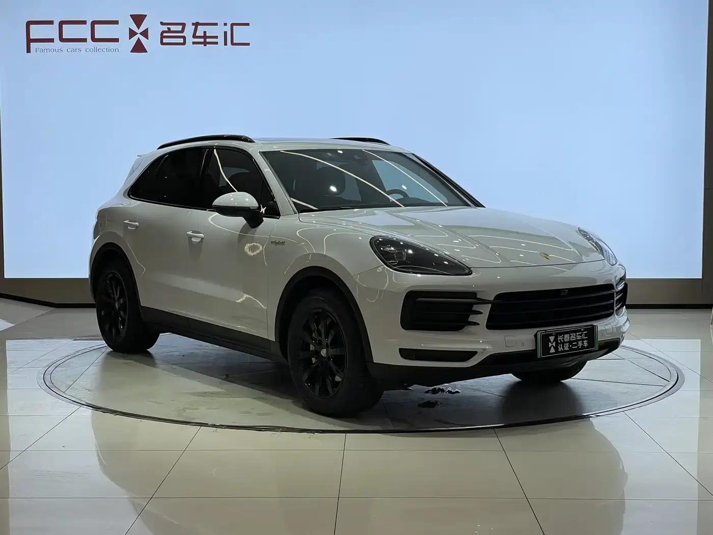 2019 Cayenne E-Hybrid 2.0T — миниатюра 3
