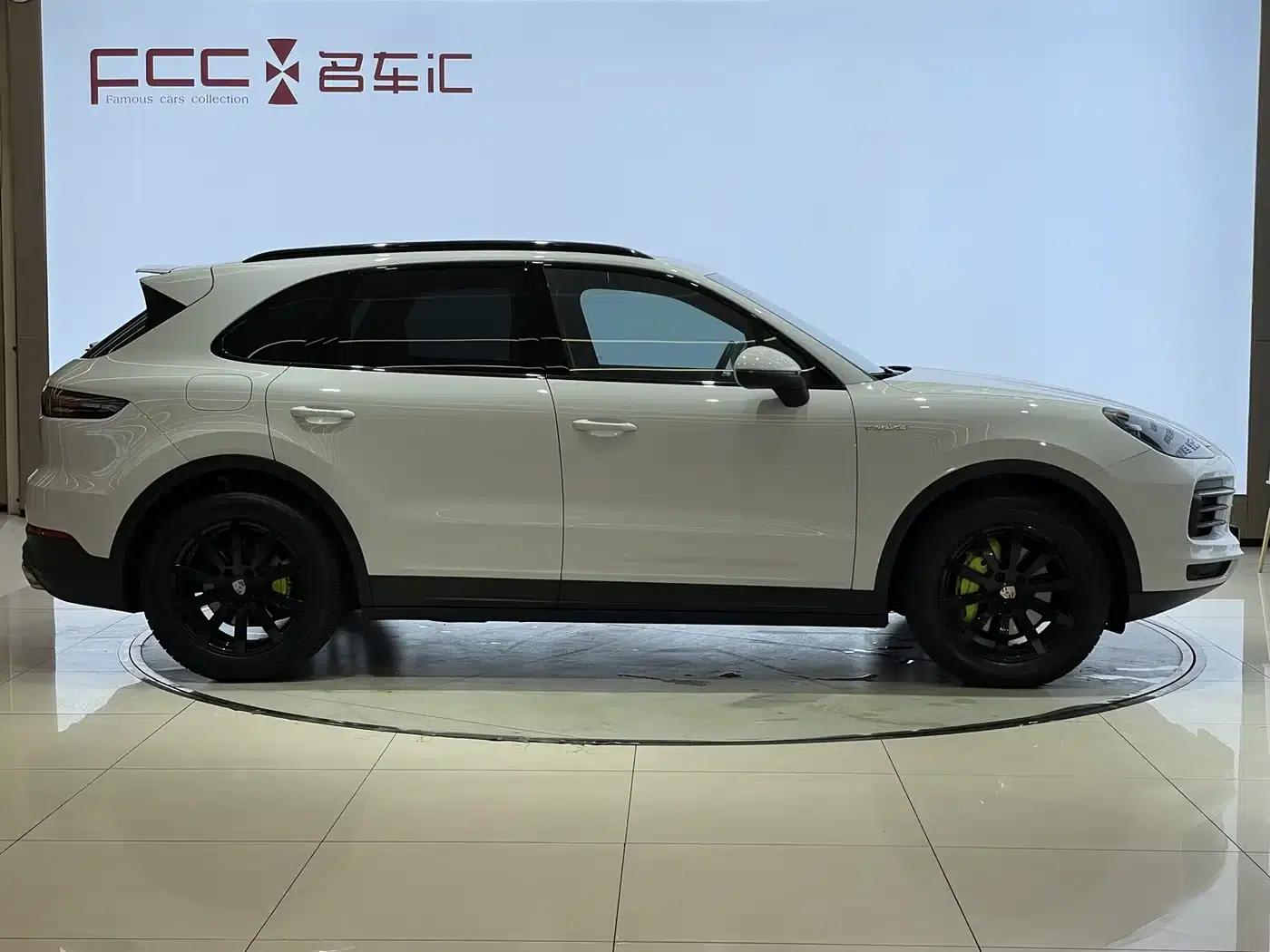 2019 Cayenne E-Hybrid 2.0T — миниатюра 4