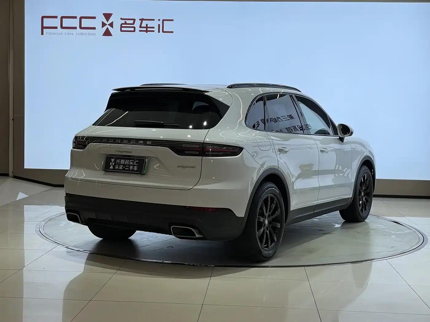 2019 Cayenne E-Hybrid 2.0T — миниатюра 5