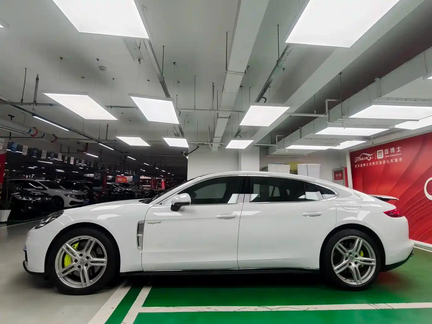 2017 Panamera 4 E-Hybrid Executive Long Wheelbase 2.9T — миниатюра 8