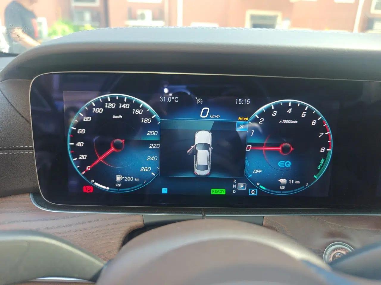 Mercedes-Benz E-Class New Energy 2023 E 350 e L Plug-in Hybrid Sedan — миниатюра 12
