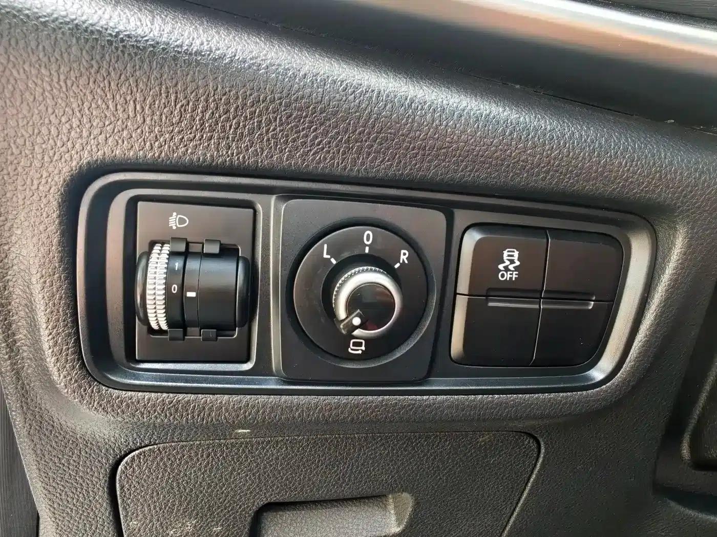 Sihao X8 2021 300T DCT Leading Intelligent Connectivity Edition 7-seater — миниатюра 11