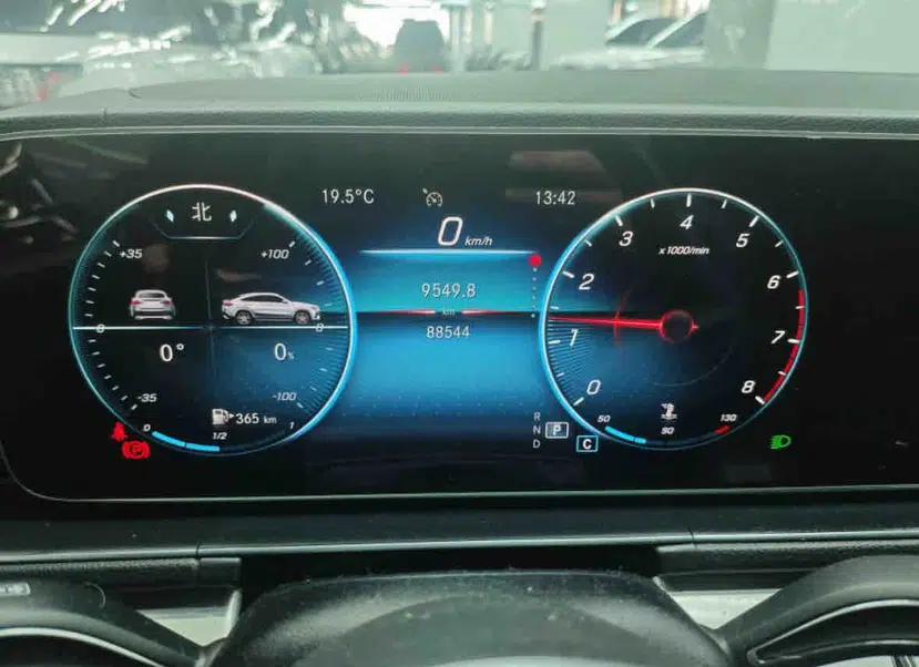 Mercedes-Benz GLE Coupe 2020 GLE 350 4MATIC Coupe SUV Luxury Model — миниатюра 15