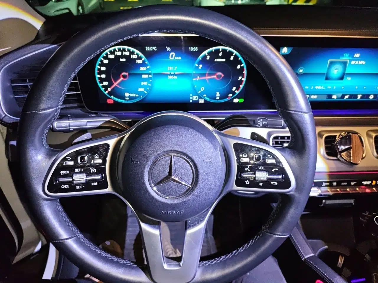 Mercedes-Benz GLE Coupe 2020 GLE 350 4MATIC Coupe SUV Fashion Model — миниатюра 11
