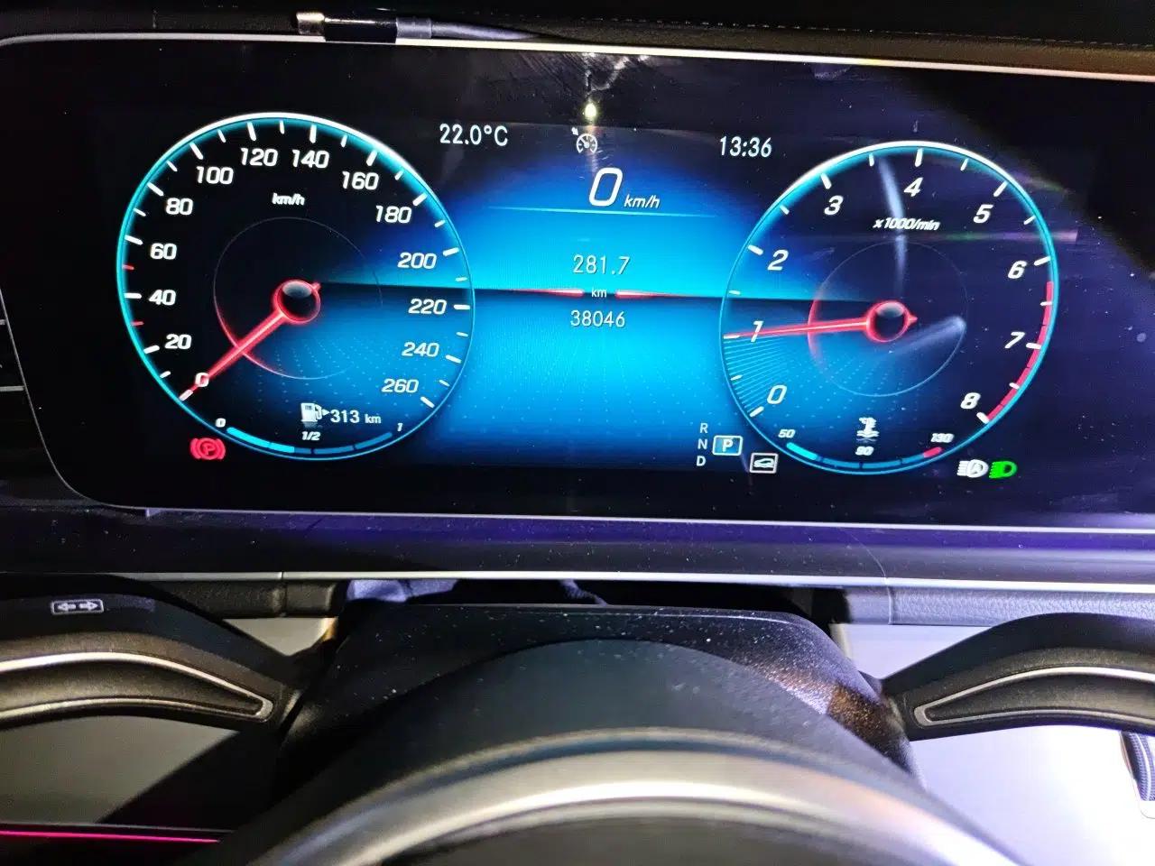 Mercedes-Benz GLE Coupe 2020 GLE 350 4MATIC Coupe SUV Fashion Model — миниатюра 13
