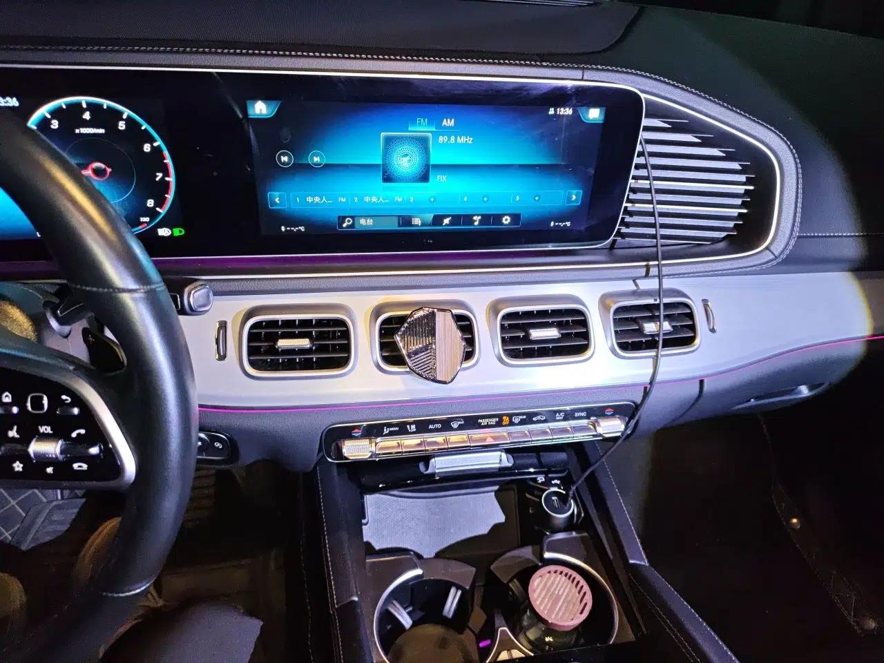 Mercedes-Benz GLE Coupe 2020 GLE 350 4MATIC Coupe SUV Fashion Model — миниатюра 14