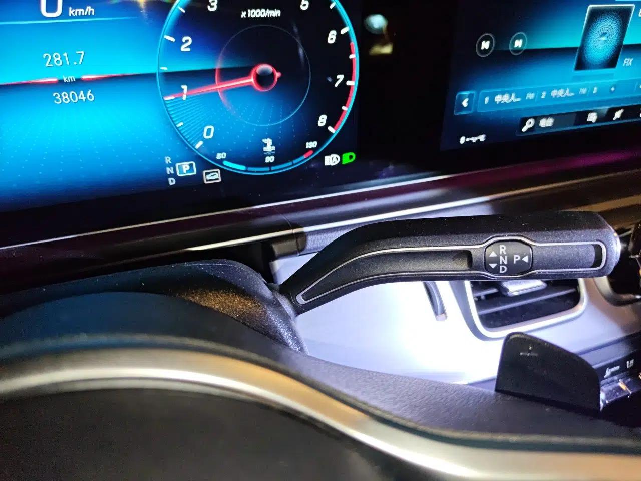 Mercedes-Benz GLE Coupe 2020 GLE 350 4MATIC Coupe SUV Fashion Model — миниатюра 15