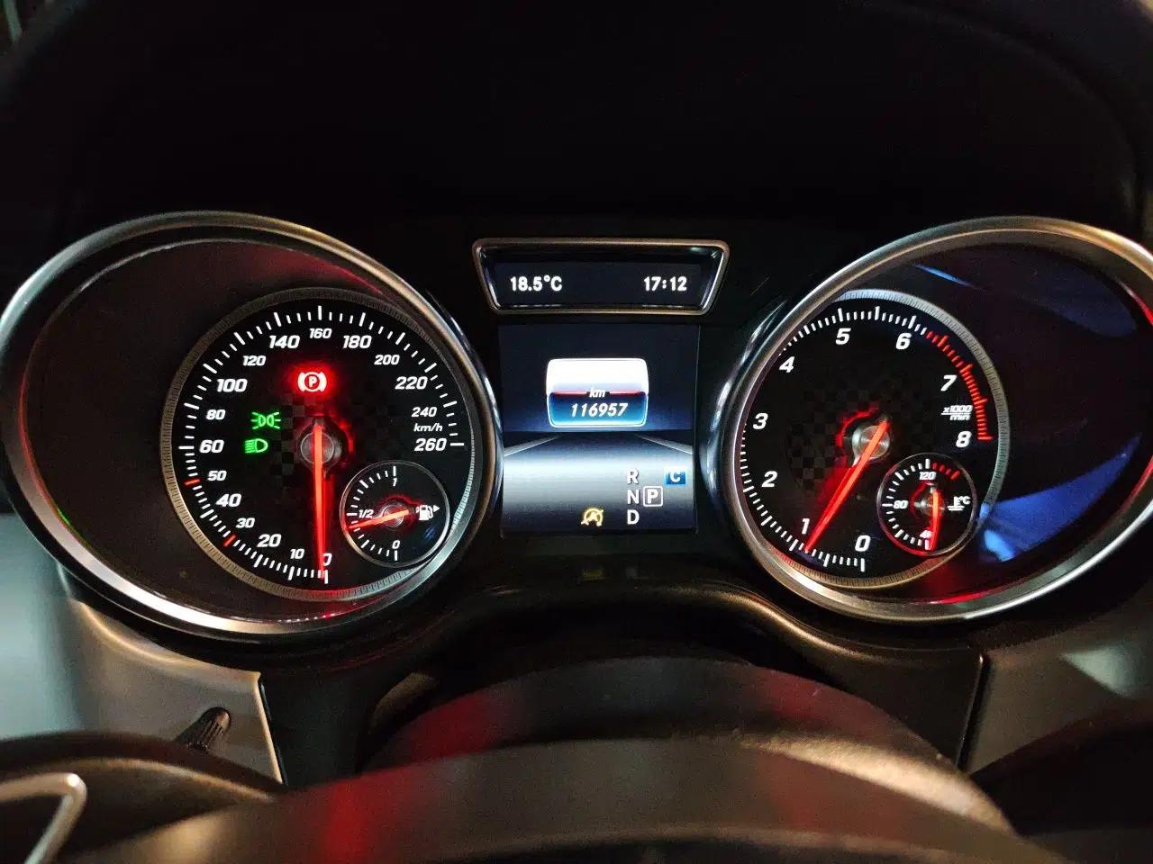 Mercedes-Benz GLE Coupe 2017 GLE 450 AMG 4MATIC Coupe SUV — миниатюра 13
