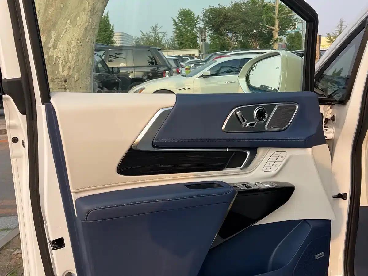 Century 2025 2.0T 7-Seat Luxury Edition — миниатюра 11
