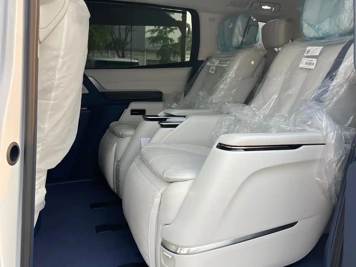 Century 2025 2.0T 7-Seat Luxury Edition — миниатюра 12