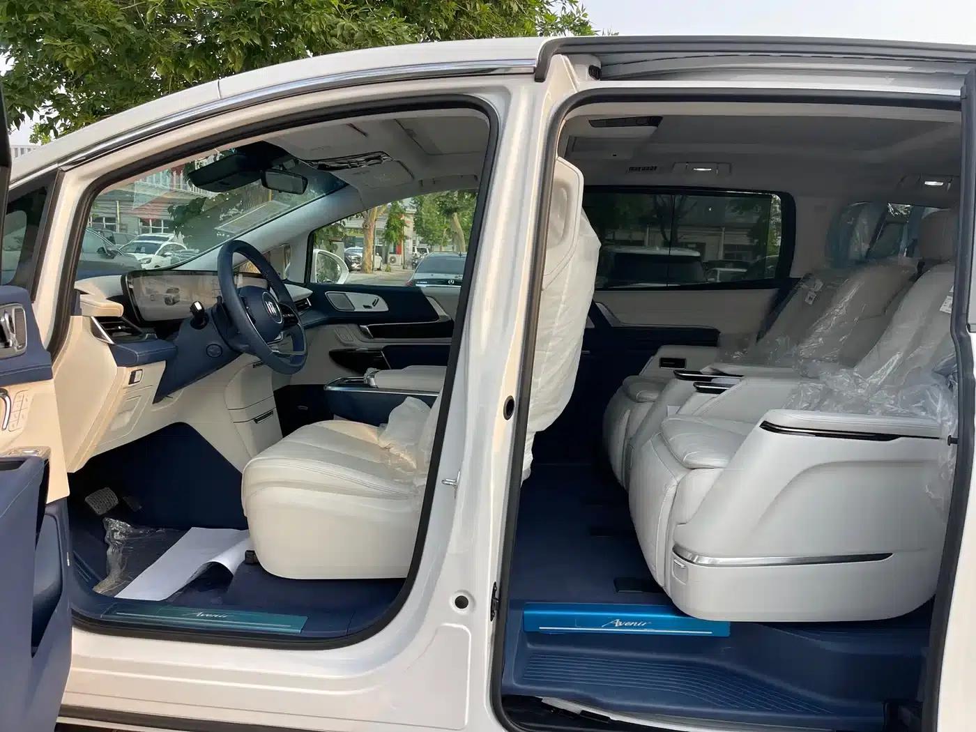 Century 2025 2.0T 7-Seat Luxury Edition — миниатюра 16