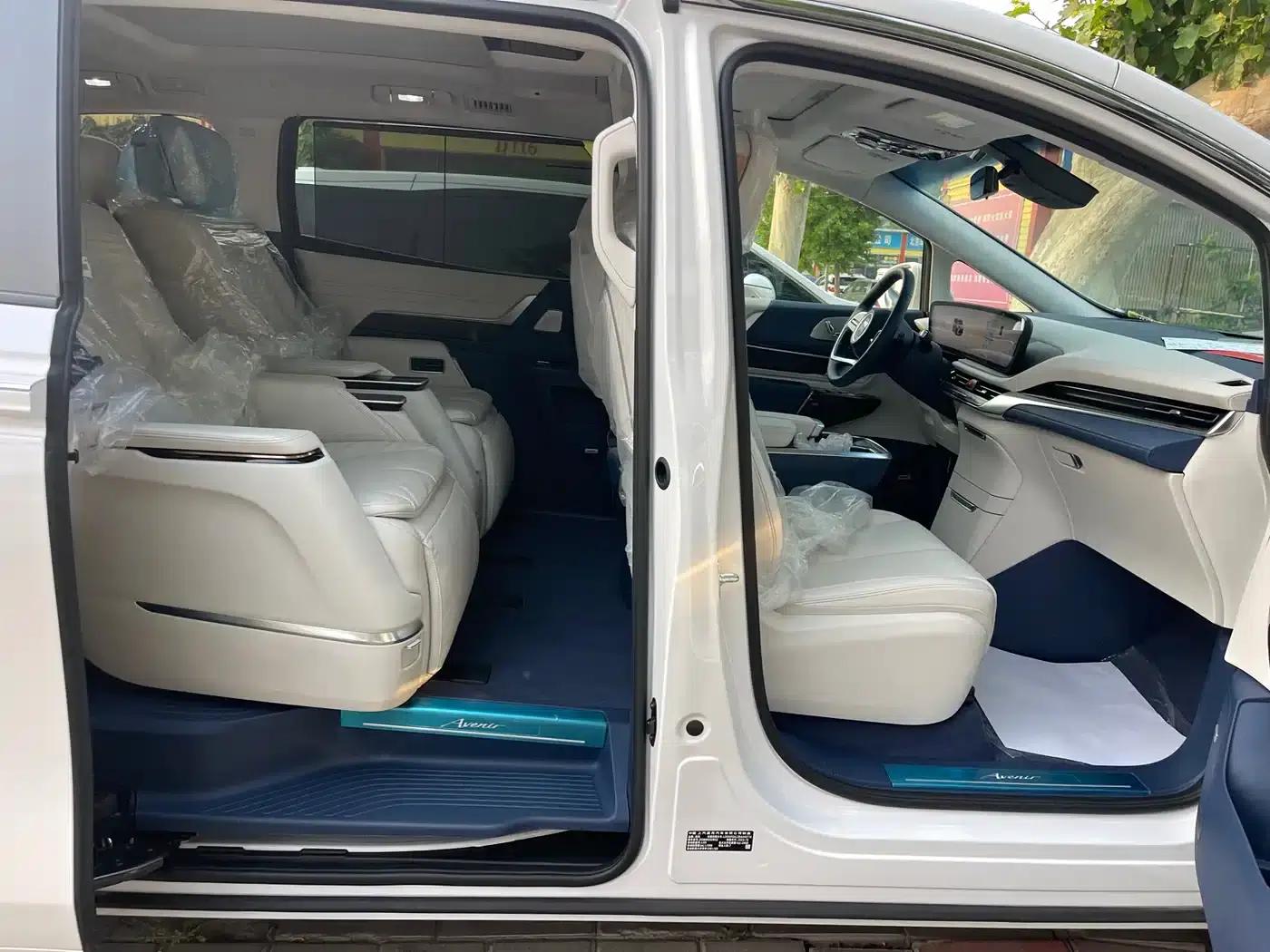Century 2025 2.0T 7-Seat Luxury Edition — миниатюра 10