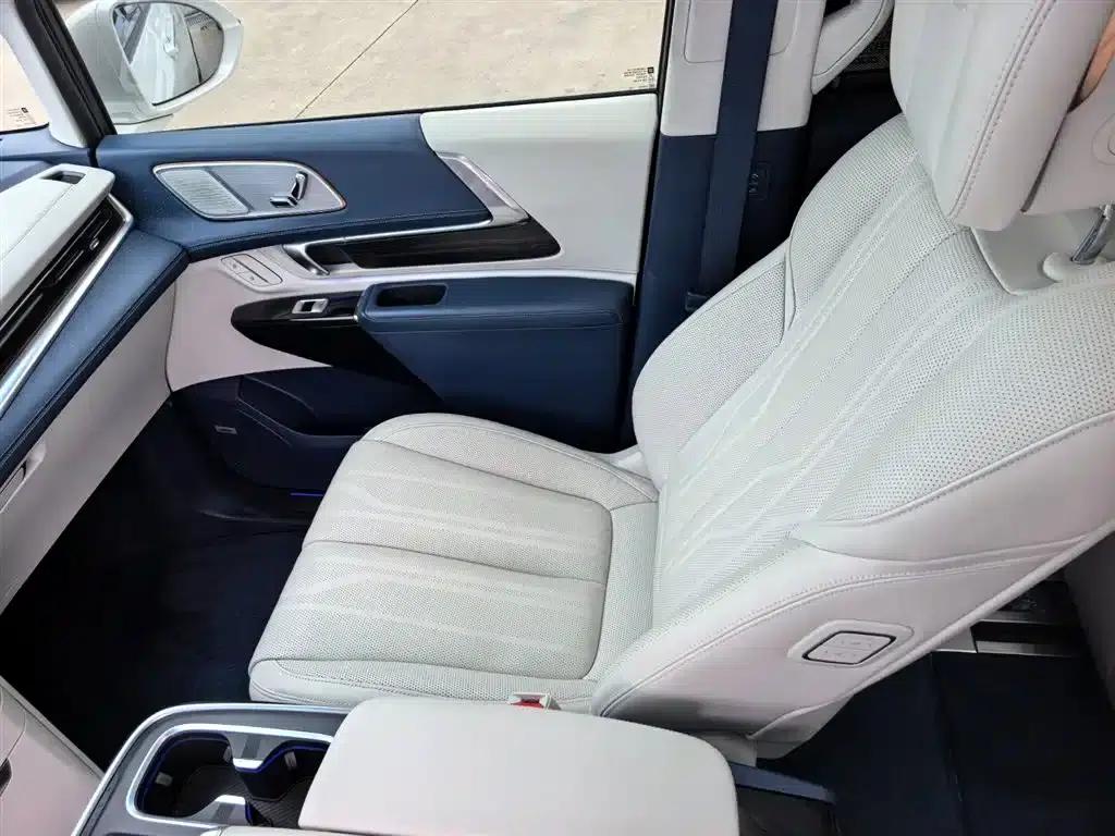 Century 2023 2.0T Six-Seat Luxury Edition — миниатюра 14