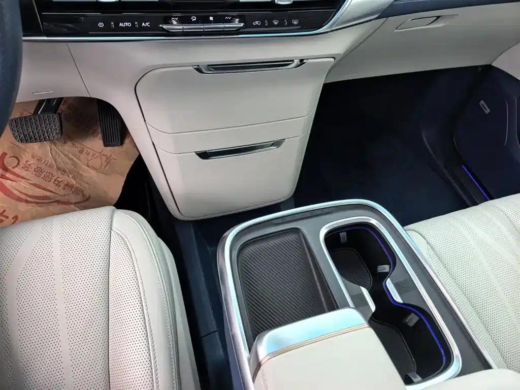 Century 2023 2.0T Six-Seat Luxury Edition — миниатюра 17