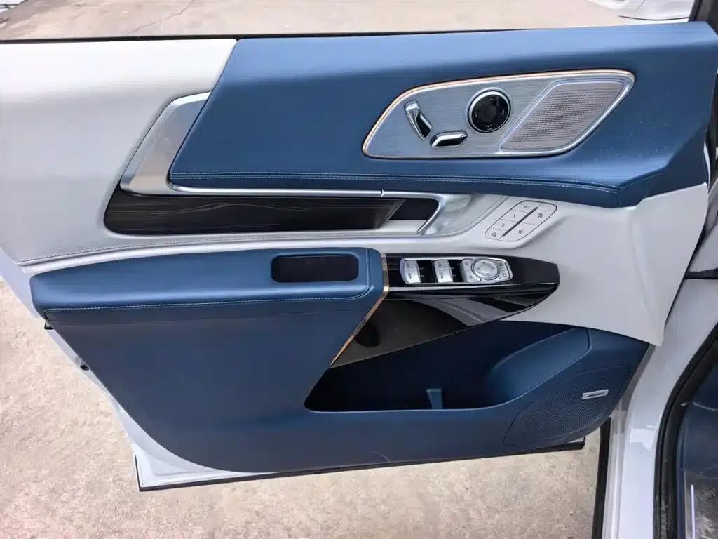 Century 2023 2.0T Six-Seat Luxury Edition — миниатюра 9