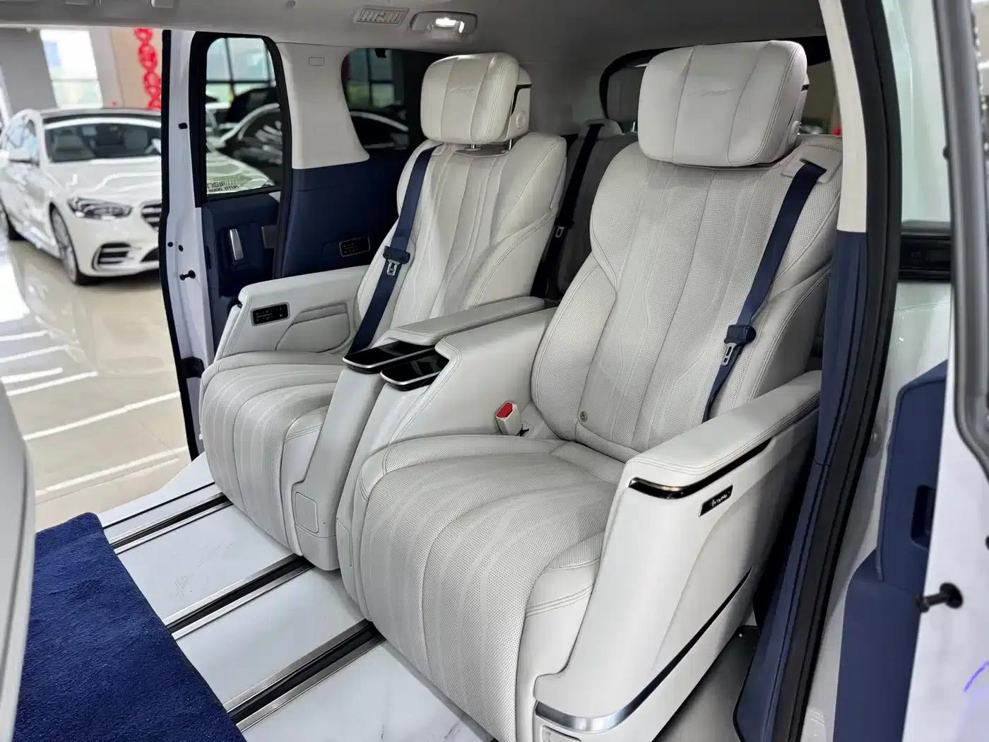 Century 2023 2.0T 7-Seat Luxury Edition — миниатюра 23