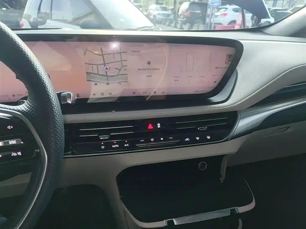 Century 2025 2.0T Four-Seat Private Edition — миниатюра 13