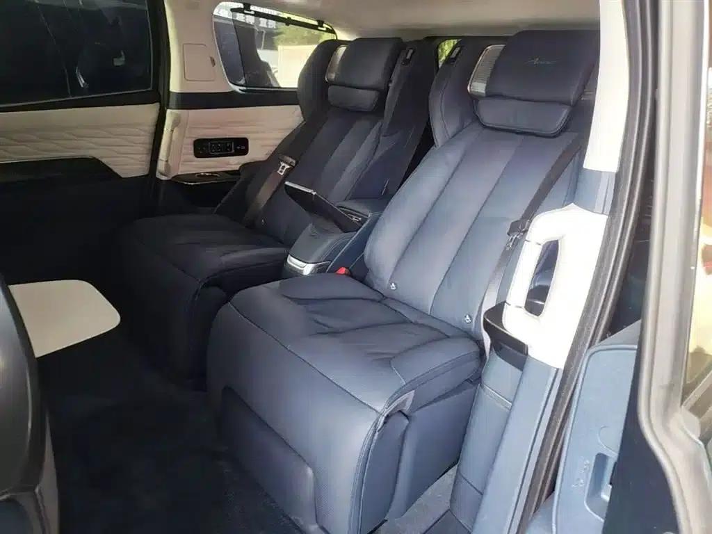 Century 2025 2.0T Four-Seat Private Edition — миниатюра 17